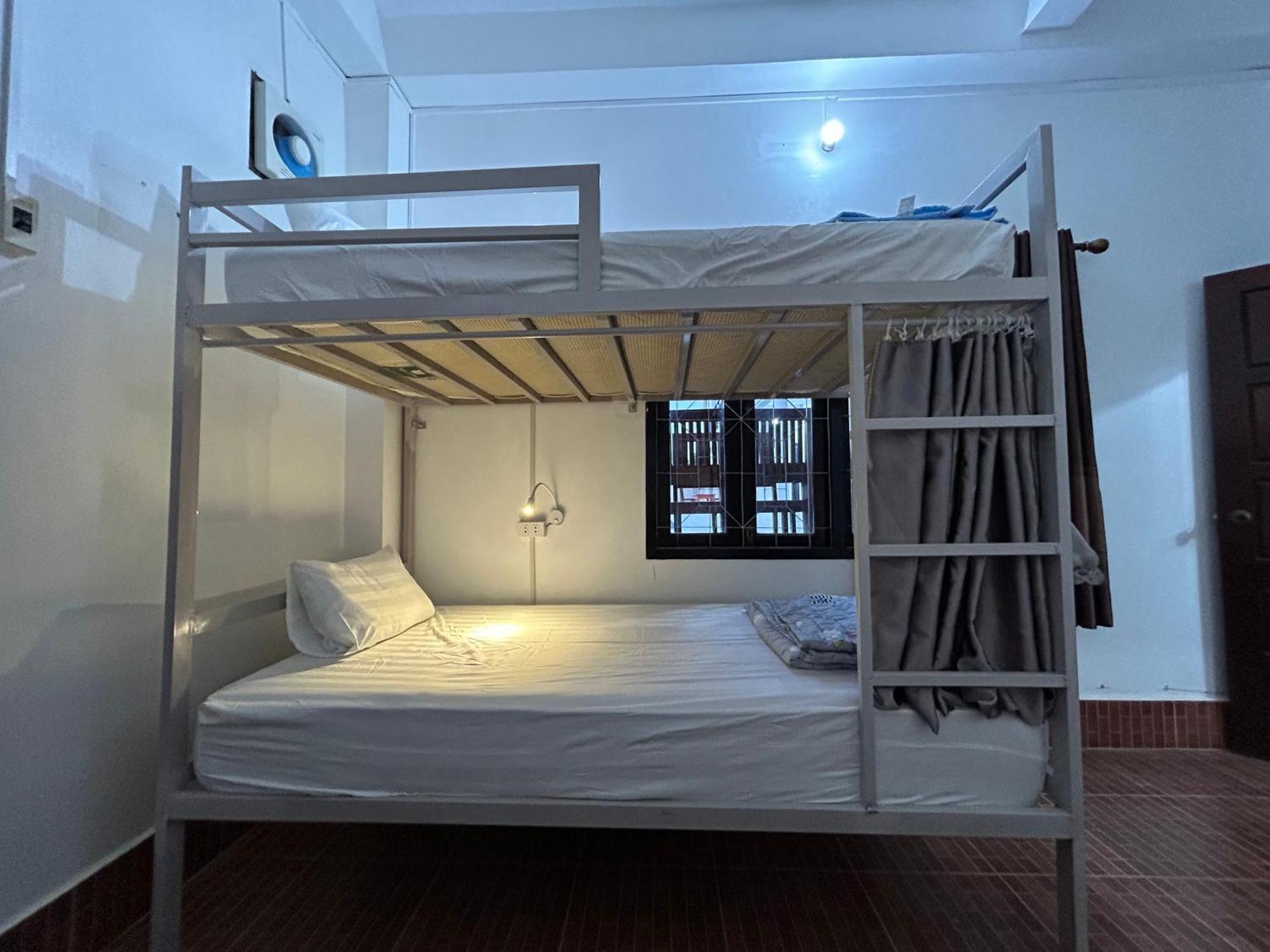 Vang Vieng Backpackers Hostel ภายนอก รูปภาพ