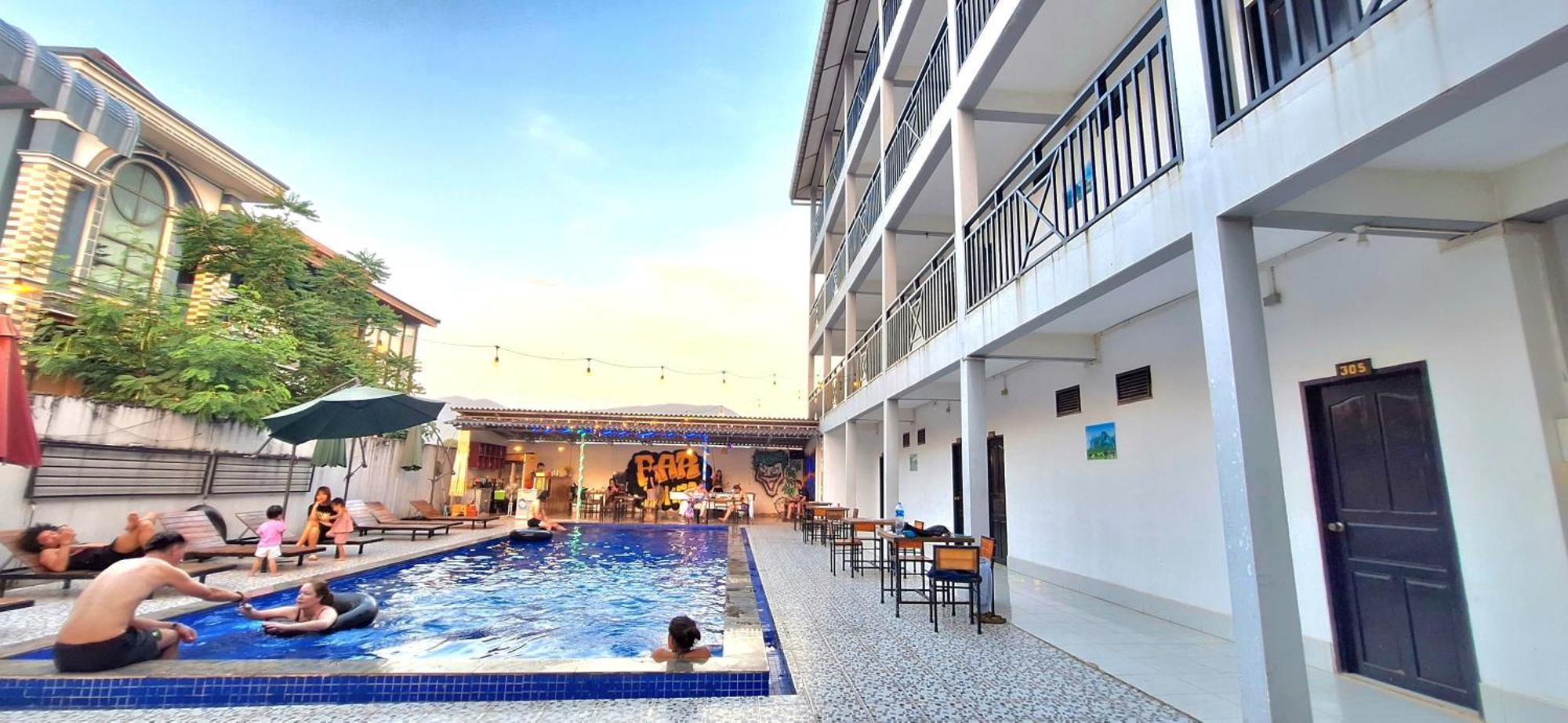 Vang Vieng Backpackers Hostel ภายนอก รูปภาพ