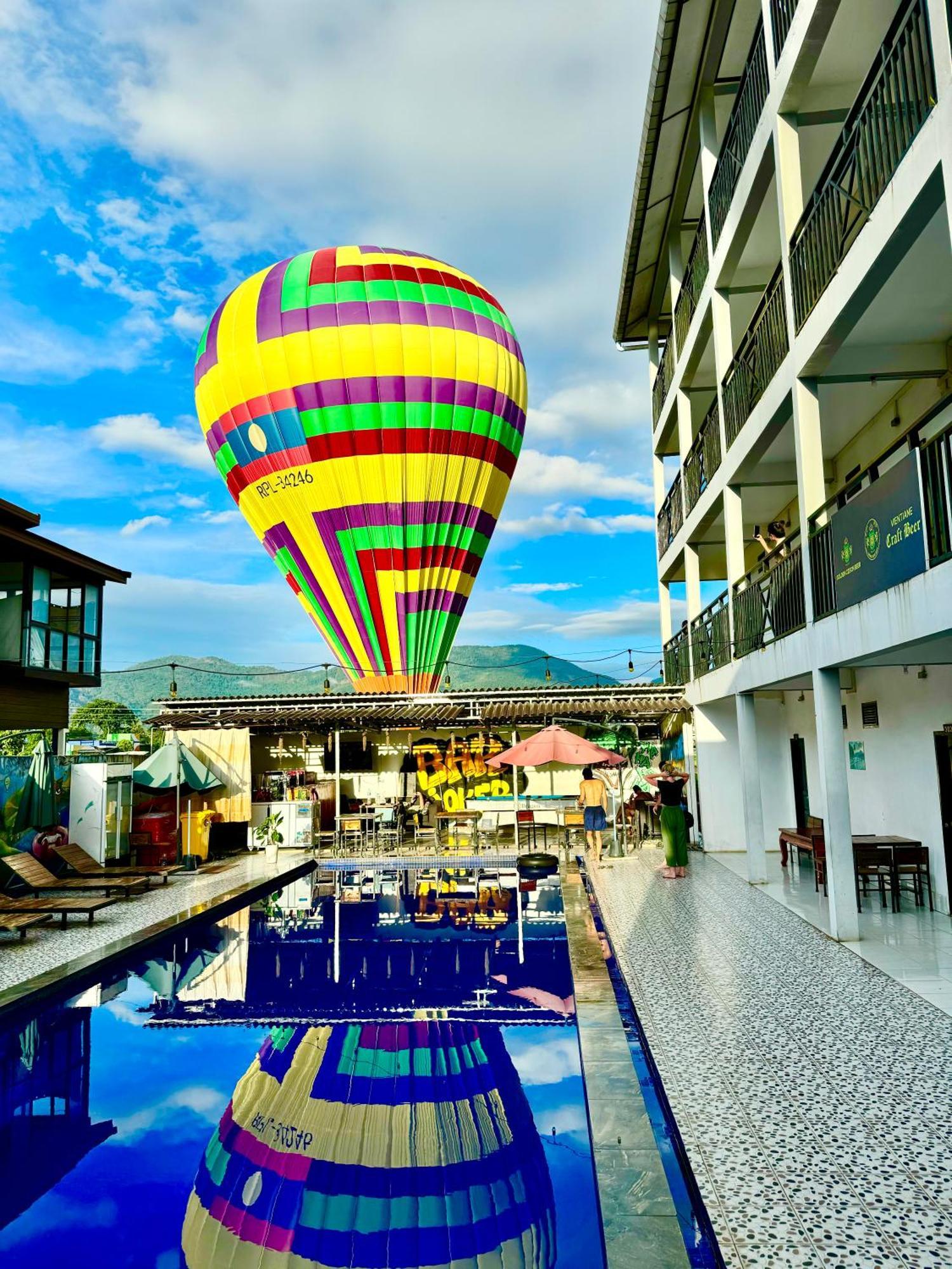 Vang Vieng Backpackers Hostel ภายนอก รูปภาพ