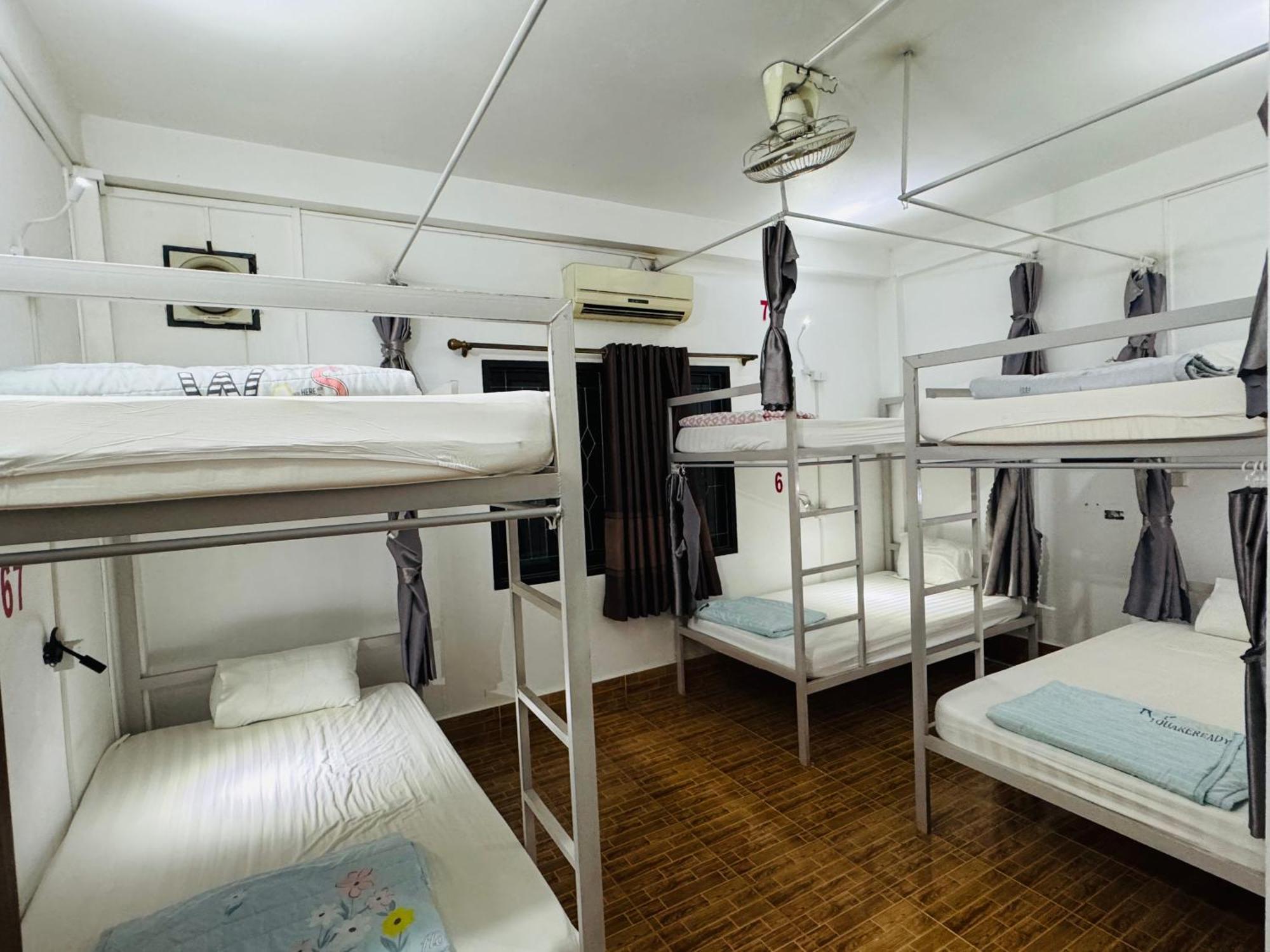 Vang Vieng Backpackers Hostel ภายนอก รูปภาพ