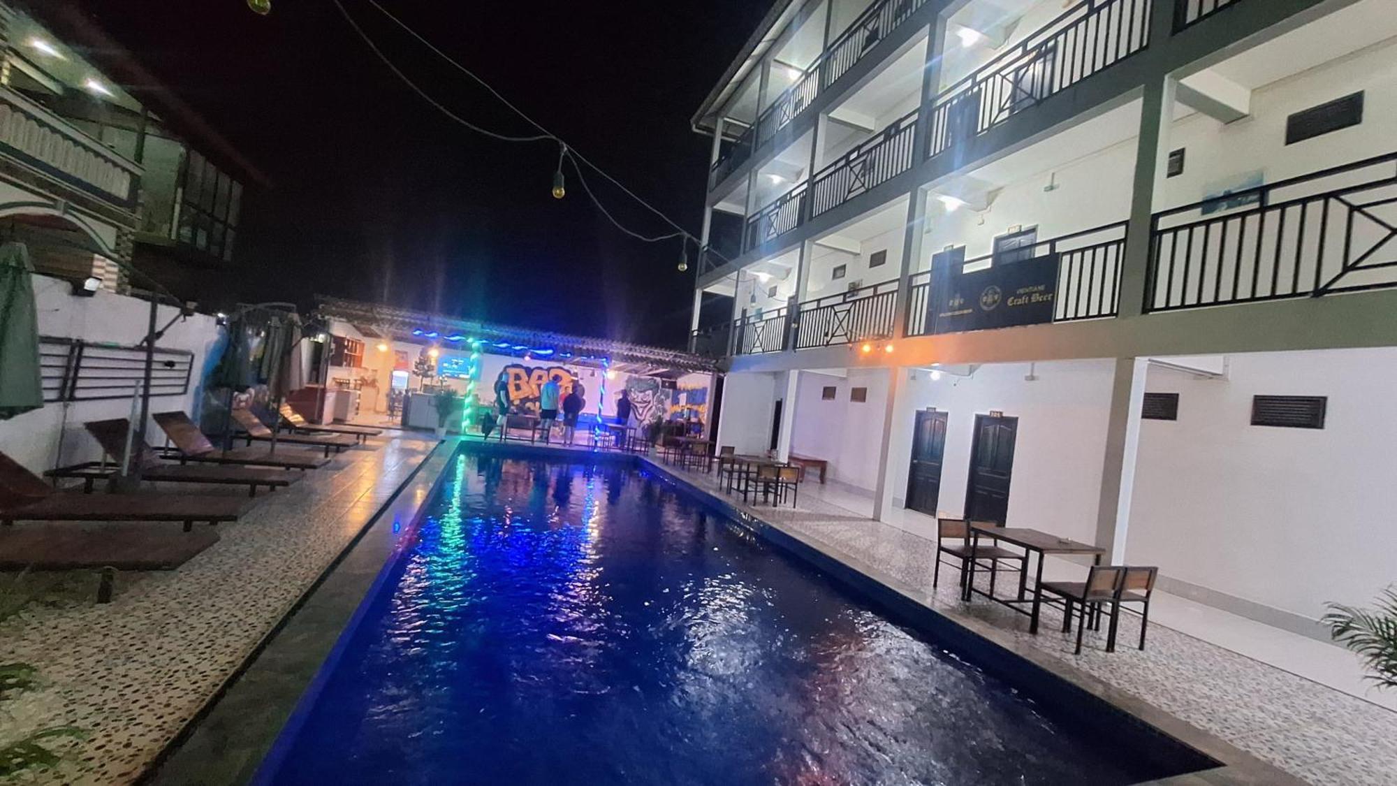 Vang Vieng Backpackers Hostel ภายนอก รูปภาพ