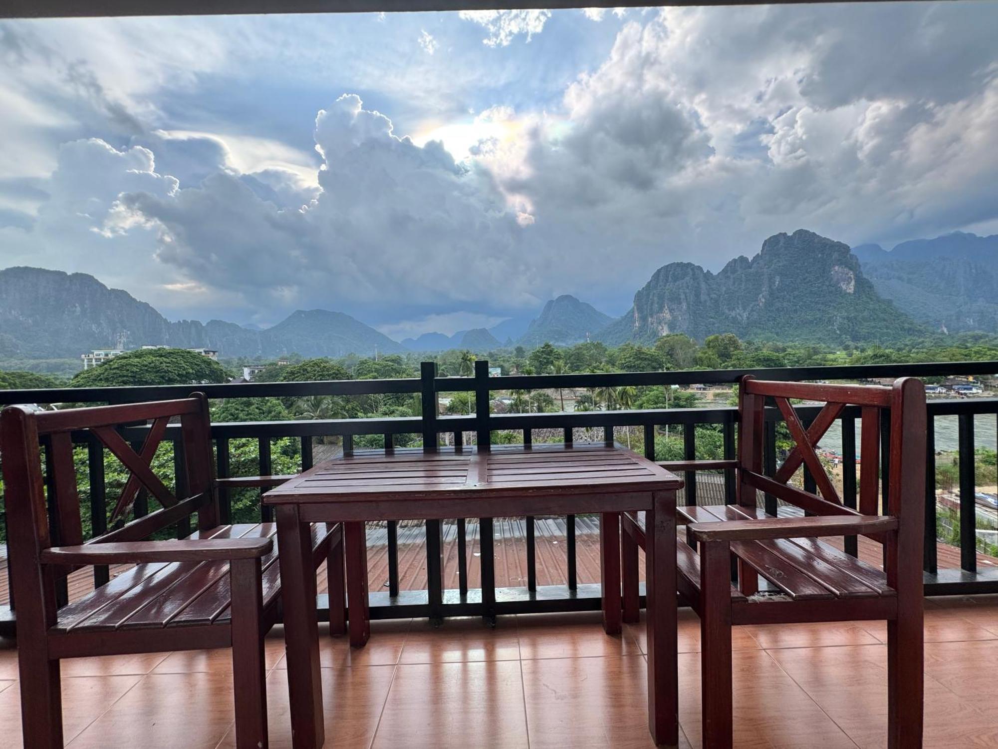 Vang Vieng Backpackers Hostel ภายนอก รูปภาพ