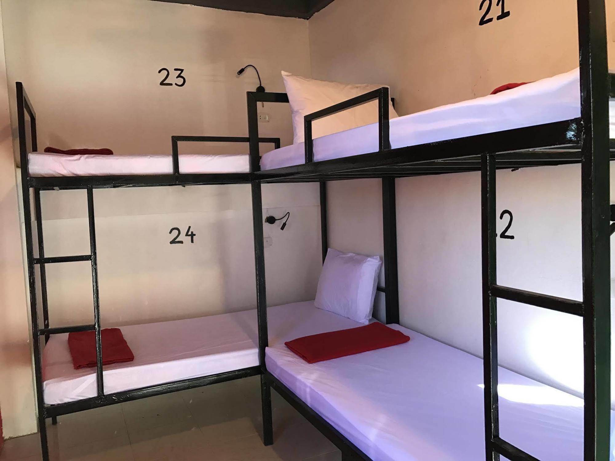 Vang Vieng Backpackers Hostel ภายนอก รูปภาพ