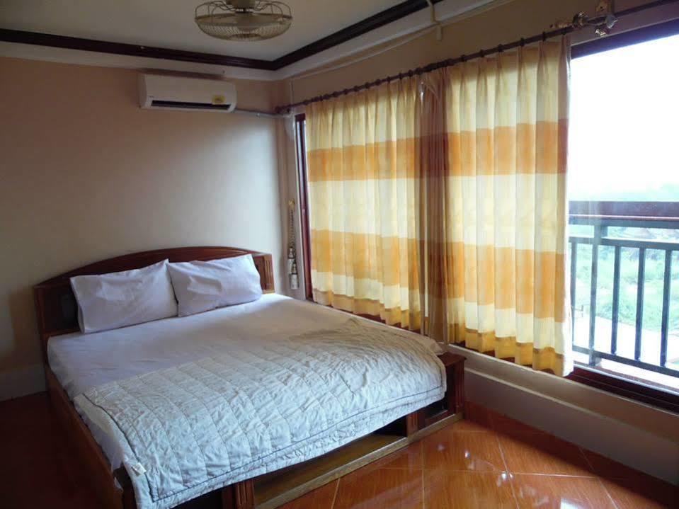 Vang Vieng Backpackers Hostel ภายนอก รูปภาพ